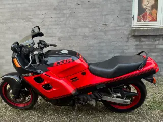 Honda cbr 1000f