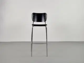 Efg barstol i sort på krom stel