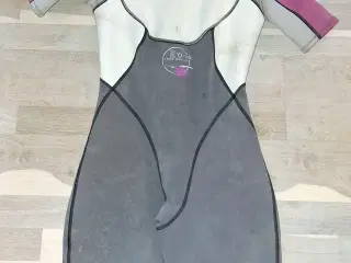 Shorty med korte ærmer og ben