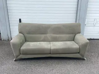 Retro veloursofa i støvet grøn – 2-3 pers.