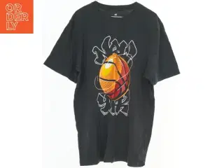 Basketball T-shirt fra H&M (str. 158)