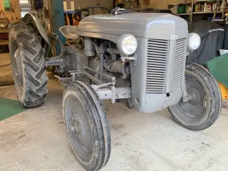 Ferguson tea 20 hurtig handel ved bud 