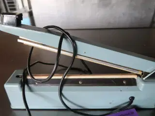 Sealer