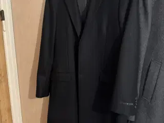 Frakke som går ned til knæene 