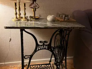 Symaskinebord sælges - KOM MED ET BUD.