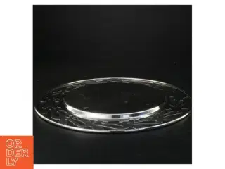 Udsmykket metal bakke fra Alessi (str. Ø 33 cm)