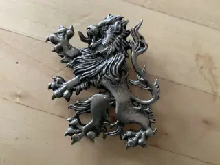 Broche “rejsende løve” reversnål 