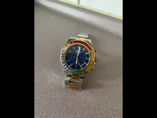 Fint ur sælges skal ha nyt batteri ellers som nyt.