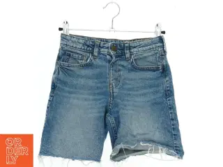 Jeansshorts med frynsede kanter fra H&M (str. 116)
