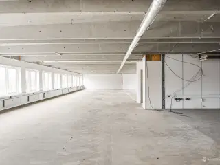 Nyindrettet kontorlejemål på 812 m² – Gennemlyst kontorlejemål med god eksponering mod Stamholmen