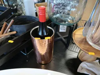 Vinkøler samt vinflaske