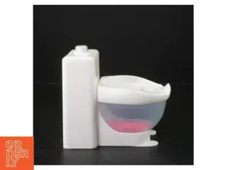 Toilet (str. 14 x. 11,5 cm)