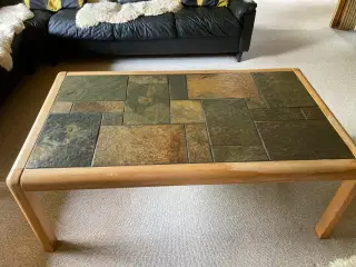 Sofa i bøg med kakler.