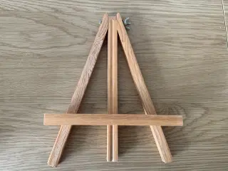 Bordstaffeli og 6 små 15 x 15 lærreder