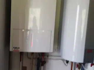 Gasfyr og vandvarmer