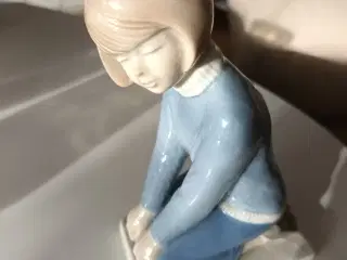 Flot Porcelæns Figur af Pige højde 16 cm