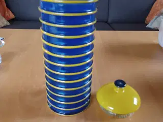 Blå glascylinder med gule striber og låg