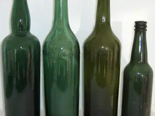 4 gl. grønne flasker
