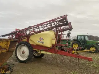 Hardi Commander 4200 24 meter. Velholdt sprøjte fra ophørsbrug.