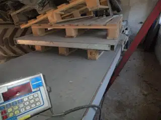 - - - Pallevægt