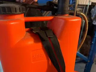 Ryg sprøjte med håndpumpe
