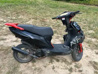 Billig scooter / knallert til reservedele
