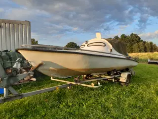 Mopa inkl. Evinrude motor og Brenderup bådtrailer