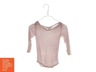 Langærmet bodystocking af 20% kashmir og 80% bamboo (Str. 9-12 mdr)
