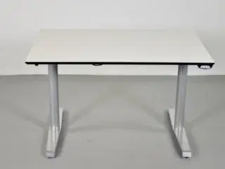 Hæve-/sænkebord med hvid plade, 120 cm.