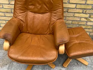 Læderstol med skammel