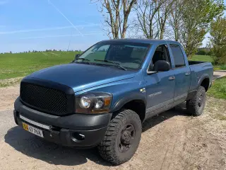 Dodge Ram 2500 cummins 