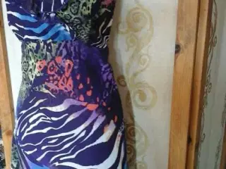 Kjole,m.stort luftigt skørt/Str: 36+ 44 (Chiffon)