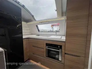 2021 - Adria Alpina 663 HT   Pæn og meget velholdt luksusvogn - Adria Alpina 663 HT fra 2021 - Kan nu opleves hos Camping-Specialisten i Silkeborg