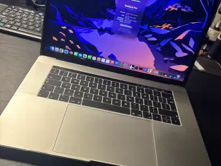 Macbook Pro 15" Touchbar spacegrey 512GB I7 A1707