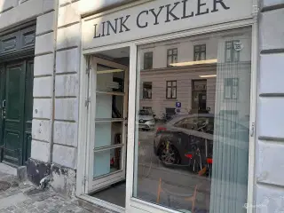 I det skønne Nansensgade kvarter - erhvervslejemål med mange muligheder...