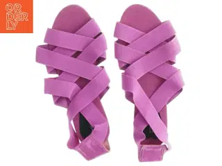 Violette sandaler med krydsremme fra Divided (str. 37)