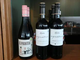 6 flasker Rødvin