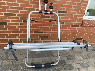 Cykelholder til 3 cykler med lås.