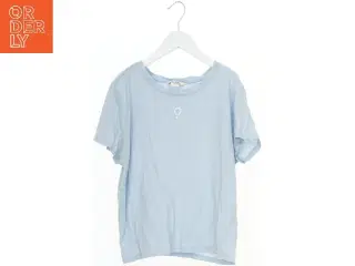 Lyseblå T-shirt med kvindetegn symbol fra Monki (str. M)
