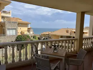 Costa del sol, Fuengirola. Ferielejlighed g�afstand til l�kker sandstrand, strandpromenade, restauranter, legepladser, udend�rs fitness stor balkon, havudsigt, offentlig transport s-tog eller bus