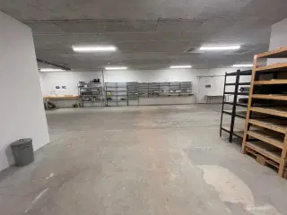 Lejemål med virkelig gode adgangsforhold og vendearealer, beliggende i Viborgs nordlige del, tæt på ringvejen.