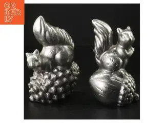 Dekorative egernfigurer i metal (str. 14x10 cm)