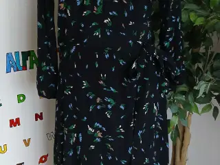 Slå-om kjole. Ganni. Large/40