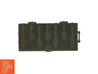 Dekorativ metalæske (str. 19x9,5 cm)