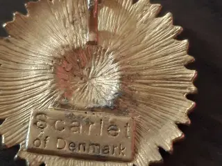 Marguerite vedhæng med forgyldt kæde 