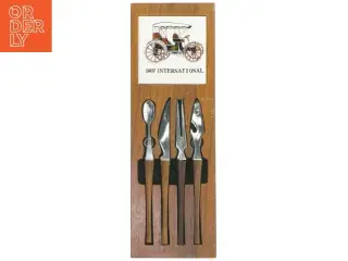 Vægophængt knivholder med knive (str. 42 x 15 cm)
