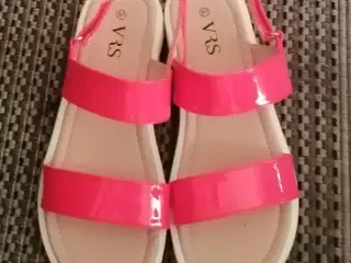 Nye sandaler,STR. 37