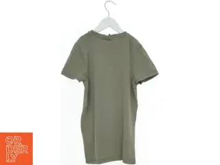 Grøn T-shirt med print fra Pomp de Lux (str. 164)
