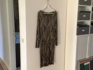 Div. Dametøj, kjoler, jakke og bukser/ ruskind 