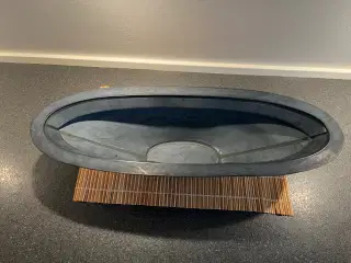 Stor skulpturel metalskål L 55 cm – Letvægtsdesign